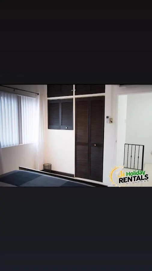 Beautiful 3-Bed House In Saint Catherine Portmore Central Village Feriehus